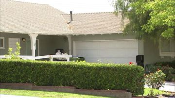 La mujer fue apuñalada a muerte en una casa hogar para enfermos mentales en Granada Hills.