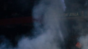 Aficionados del Pachuca lanzaron proyectiles y bombas de humo durante la final de Concachampions