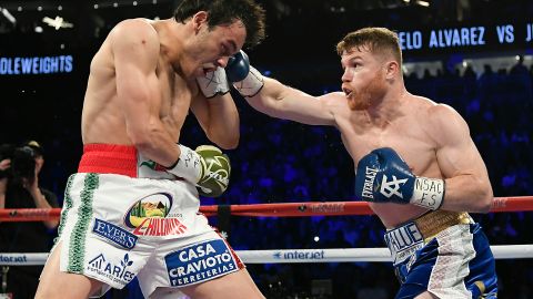 Canelo Álvarez llevó la iniciativa durante todo el combate.