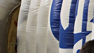 Los jugadores de Jaguares no cultan su frustración tras haber descendido.