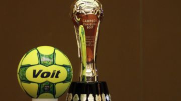 El balón y trofeo de la Final de la Liga MX.