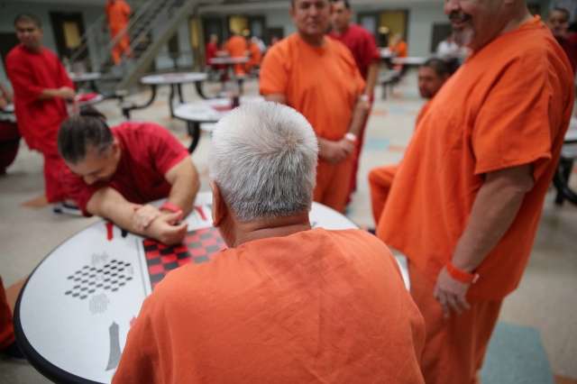 Inmigrantes detenidos en una cárcel en el sur de California. 