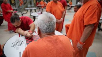 Inmigrantes detenidos en una cárcel en el sur de California.