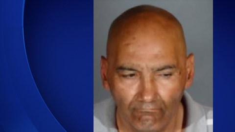 James Melendez, de 50 años, fue acusado de agredir sexualmente a una mujer dentro de una iglesia.