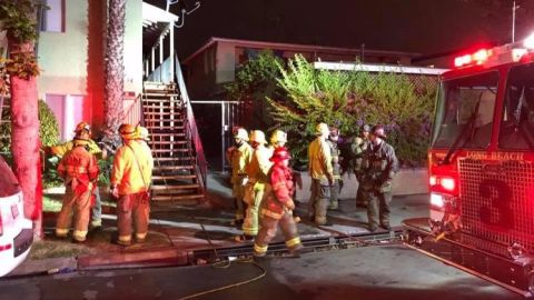 El Departamento de Bomberos de Long Beach está investigando los hechos.