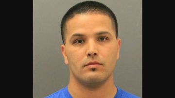 Robert Díaz Lua Jr., de 35 años, es acusado de abusar sexualmente de una mujer que conoció por internet.