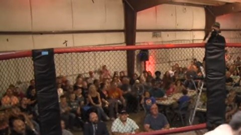 Jordan Fowler noqueó a los 4 segundos a Dylan Gofortg