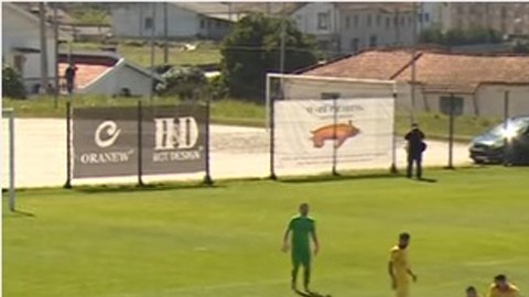 Marco Gonçalves le fracturó la nariz al árbitro de un rodillazo.