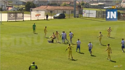 Marco Gonçalves le fracturó la nariz al árbitro de un rodillazo.