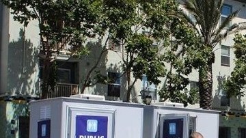 Un sanitario portátil que conforma parte del programa "Pit Stop".