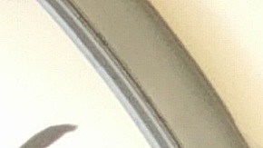 Los actores alzados en armas durante la presentación en el Consulado de México en Los  Ángeles.