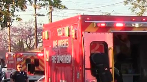 Dos hermanos fueron baleados en un ataque pandillero, uno de ellos murió. (KTLA)