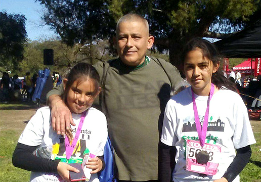 06/02/17/LOS ANGELES/ Family photograph of  Romulo Avelica with his two young dauthters Yuleni Avelica, 12, and Fatima Avelica, 13. The Avelica sisters were joined by community leaders, outside of Los Angeles Superior Court, to support their father Romulo Avelica, an immigrant who has been detained by ICE since the end of February. (Photo Aurelia Ventura/ La Opinion)