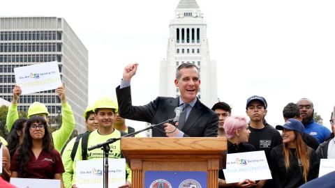 El alcalde Garcetti tiene como prioridades la inmigración, los desamparados y el desarrollo de viviendas asequiles, entre otros . / Aurelia Ventura/ La Opinion)