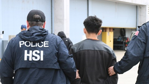 Fuertes críticas por la falta de garantías en las detenciones de jóvenes latinos