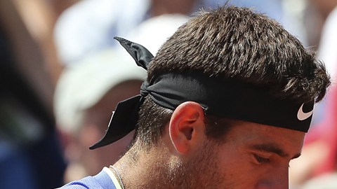 El argentino Juan Martín del Potro consuela al español Nicolás Almagro