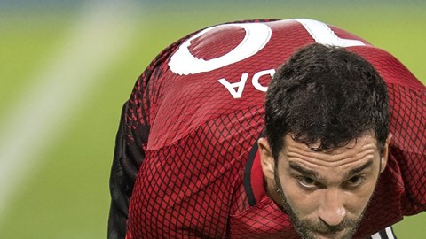 Arda Turan renunció a la selección de Turquía