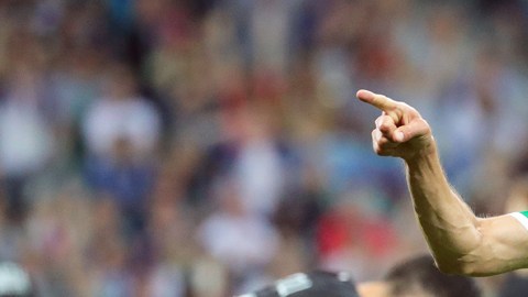 Oribe Peralta festeja su gol que le dio el triunfo a México 2-1 sobre Nueva Zelanda