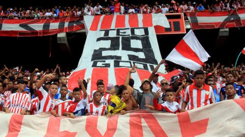 Miles de aficionados acudieron a la presentación de Teo Gutiérrez con el Junior.