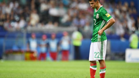 Hirving Lozano se lamenta tras la derrota de México ante Alemania