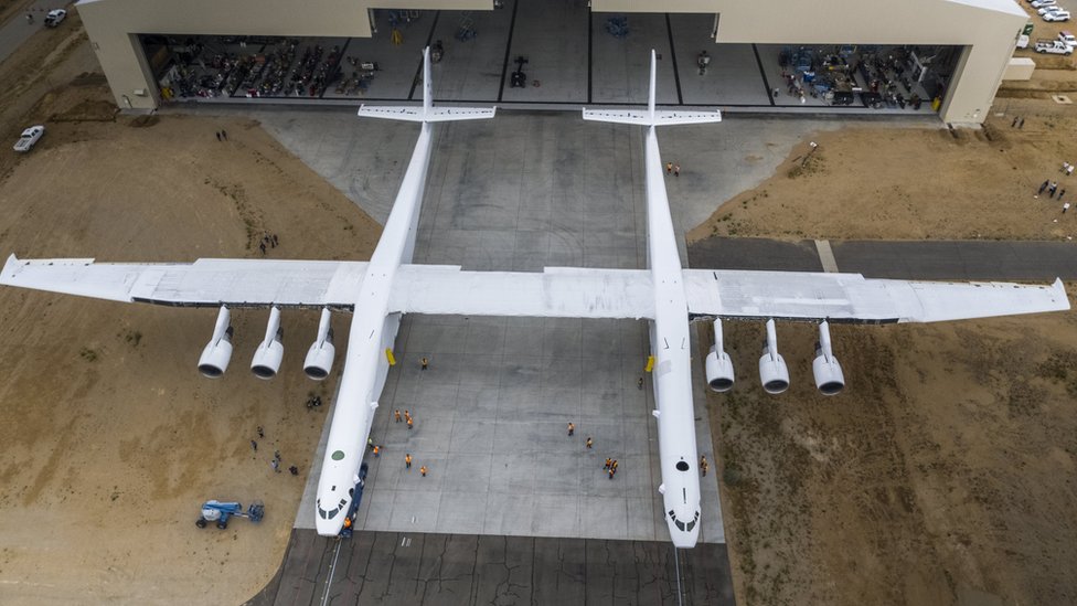 Stratolaunch: Las espectaculares cifras del avión más grande jamás construido