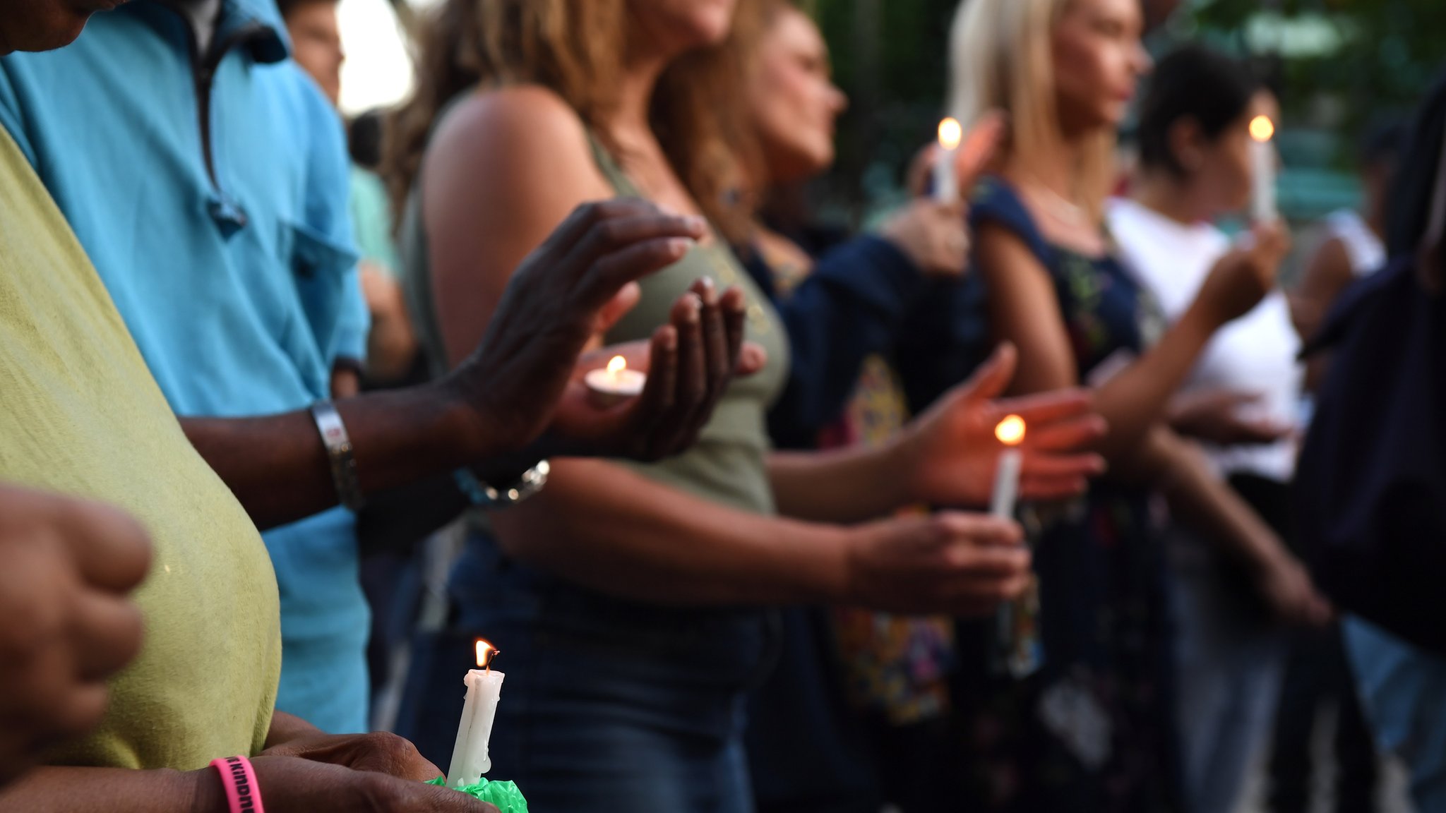 Salvado: El bebé que lanzaron desde la torre en llamas en Londres y lo atrapó un hombre