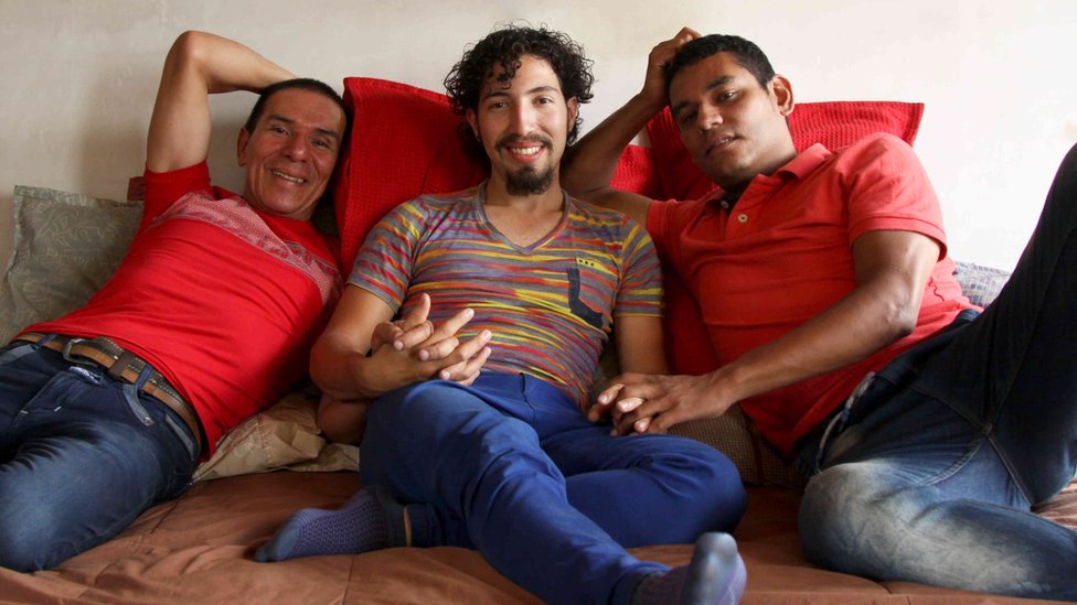 La historia de amor de los tres maridos en Colombia