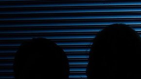 Muchas de ellas ahorran durante meses y se lo esconden a su familia