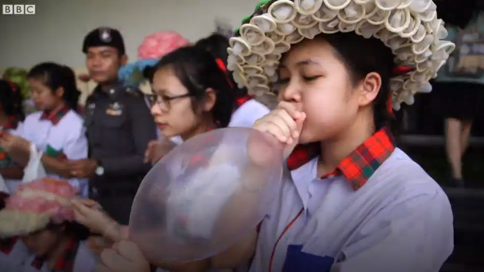 Mechai Viravaidya, el hombre que ha salvado millones de vidas en Tailandia gracias al condón