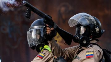 Los choques entre policías y manifestantes se han recrudecido en Venezuela. AFP