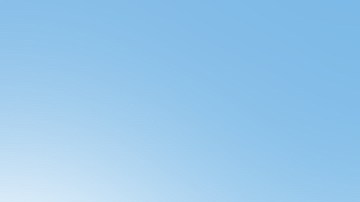 Como los adultos, los niños deben de tomar suficiente agua durante los días de sol y calor.