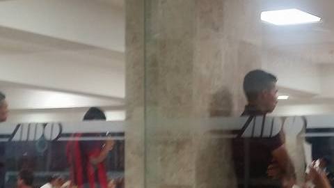 Agentes migratorios en un operativo de la terminal de autobuses en Coatzacoalcos, Veracruz.