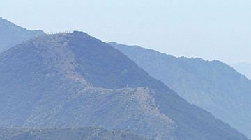 Muchos disfrutan de los paisajes de Angeles Crest Highway en primavera y verano.