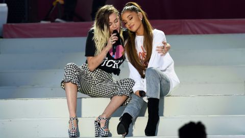 Ariana Grande y Miley Cyrus