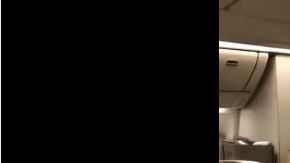 Azafata baila Waka Waka