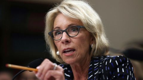 La secretaria de Educación Betsy DeVos.