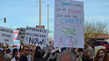 Diversas protestas en el país piden mantener Obamacare.