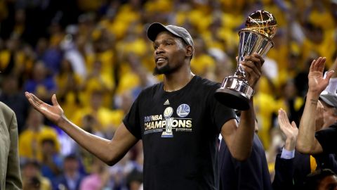 Kevin Durant estará fuera toda la temporada, a menos que ocurra un milagro.