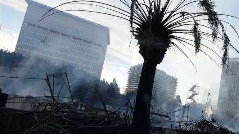 Restos del edificio Da Vinci incendiado en el centro de Los Ángeles en 2014.