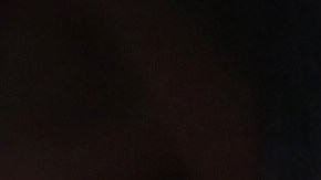 Inmigrantes esperan en una celda del Centro de Detención de Adelanto.