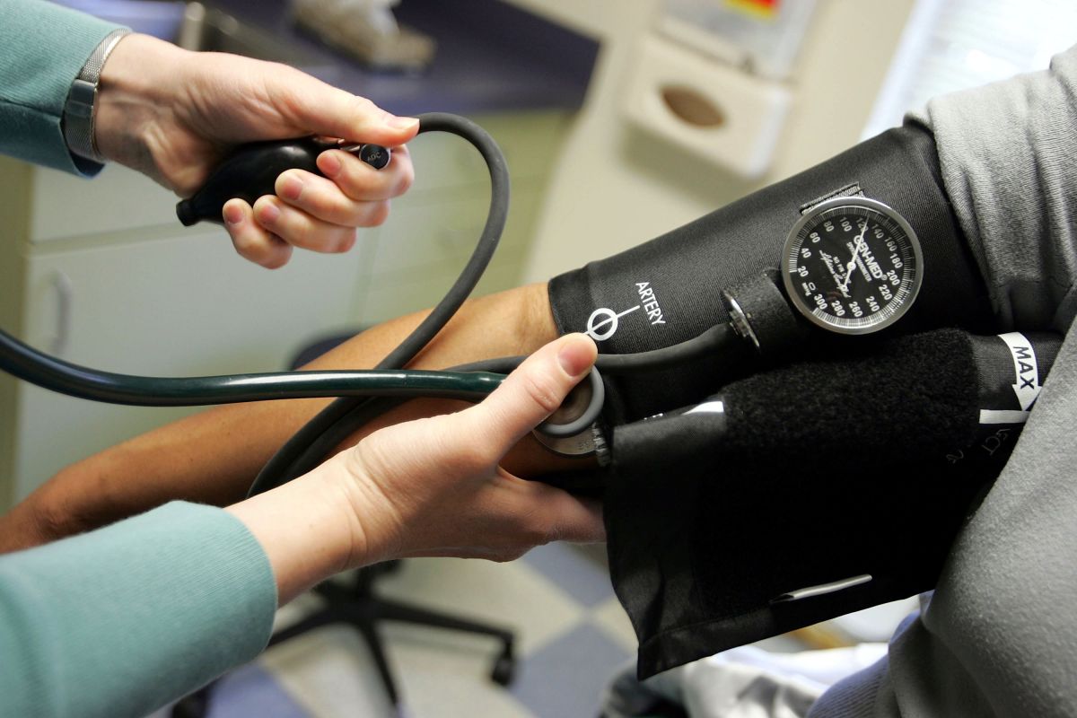 7 errores que pueden alterar las lecturas de la presión arterial - La  Opinión