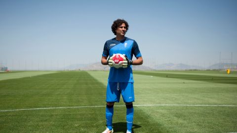 Guillermo Ochoa no puedo evitar el descenso del Granada