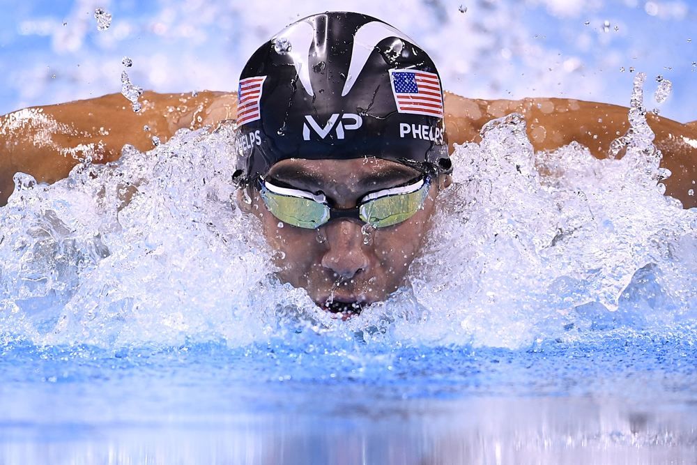 Michael Phelps competirá contra un tiburón blanco - La Opinión