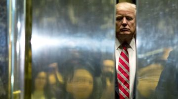 Crece la tensión en la Casa Blanca tras el arresto de escuderos de Trump