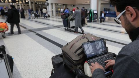 Laptop en el avión