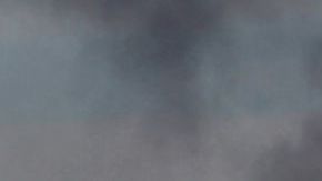 Una nube de humo cerca de la mezquita al-Nuri en abril.  AHMAD AL-RUBAYE/AFP/Getty Images