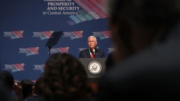 El vicepresidente Mike Pence acudió a Miami al encuentro sobre Centroamérica.