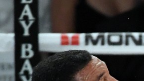 Tony Weeks le permitió muchos golpes bajos y cabezazos a Andre Wards