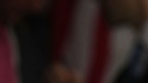 Nacida en Oakland, Harris fue la primera mujer, la primera afroamericana y la primera asiática en ser fiscal del estado.