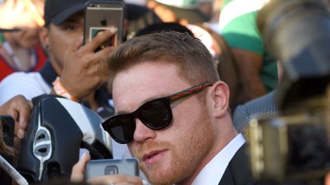 Canelo Álvarez a su llegada a Los Ángeles para promocionar su pelea.